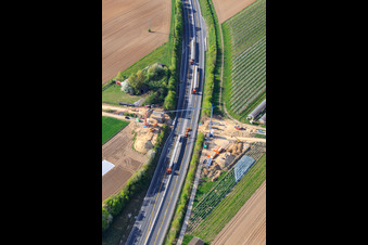 Vue oblique de Rénovation d'un pont pour une piste agricole au-dessus de l'A65 à Kandel dans le département Rhénanie-Palatinat, Allemagne