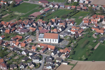 Schleithal dans le département Bas Rhin, France vu d'un drone