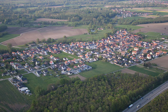 Vue oblique de Leutenheim dans le département Bas Rhin, France