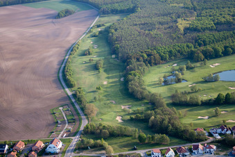 Vue aérienne de Golf Club Soufflenheim Baden-Baden à Soufflenheim dans le département Bas Rhin, France