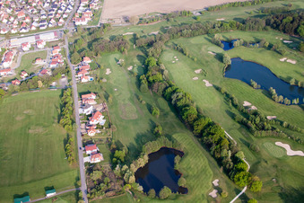 Vue d'oiseau de Golf Club Soufflenheim Baden-Baden à Soufflenheim dans le département Bas Rhin, France