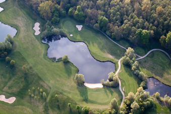 Vue aérienne de Golf Club Soufflenheim Baden-Baden à Soufflenheim dans le département Bas Rhin, France
