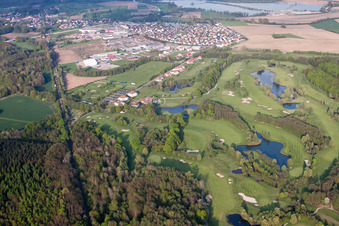 Vue d'oiseau de Golf Club Soufflenheim Baden-Baden à Soufflenheim dans le département Bas Rhin, France