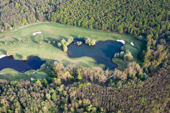 Golf Club Soufflenheim Baden-Baden à Soufflenheim dans le département Bas Rhin, France du point de vue du drone