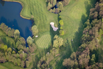 Vue aérienne de Golf Club Soufflenheim Baden-Baden à Soufflenheim dans le département Bas Rhin, France