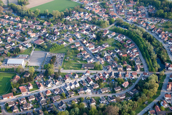 Vue d'oiseau de Offendorf dans le département Bas Rhin, France