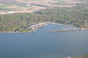 Gambsheim dans le département Bas Rhin, France du point de vue du drone