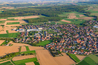 Vue aérienne de Vue de la ville depuis le nord-ouest à le quartier Rheinbischofsheim in Rheinau dans le département Bade-Wurtemberg, Allemagne