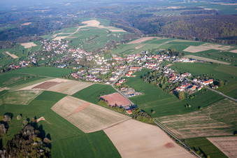 Vue aérienne de Champs agricoles et terres agricoles à Kröppen dans le département Rhénanie-Palatinat, Allemagne