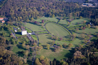 Vue aérienne de Cimetière militaire américain / Cimetière militaire américain de Saint-Avold à Saint-Avold dans le département Moselle, France