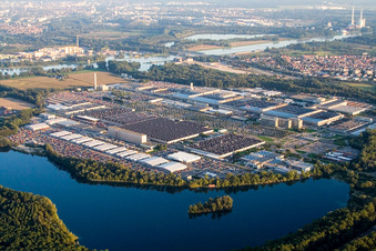 Vue aérienne de Locaux de l'usine Daimler AG dans le quartier de Wörth Automobilwerk à Wörth am Rhein dans le département Rhénanie-Palatinat, Allemagne