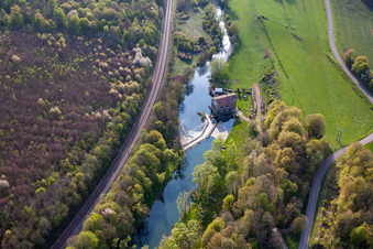 Vue aérienne de Moulin à eau sur la Chiers à Villette dans le département Meurthe et Moselle, France