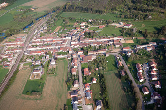Vue aérienne de Champs agricoles et terres agricoles à Charency-Vezin dans le département Meurthe et Moselle, France