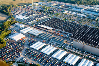 Vue aérienne de Daimler-Chrysler à Wörth am Rhein dans le département Rhénanie-Palatinat, Allemagne