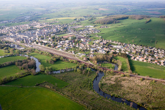 Vue aérienne de Gare ferroviaire à Carignan dans le département Ardennes, France