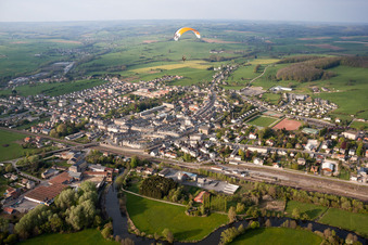 Vue aérienne de Carignan dans le département Ardennes, France