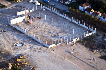 Vue aérienne de Parc commercial Maximiliancenter à Wörth-Maximiliansau, chantier Globus à le quartier Maximiliansau in Wörth am Rhein dans le département Rhénanie-Palatinat, Allemagne