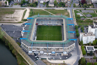 Vue aérienne de Zone d'équipements sportifs de l'arène du Stade Louis Dugauguez Boulevard de Lattre de Tassigny à Sedan dans le département Ardennes, France