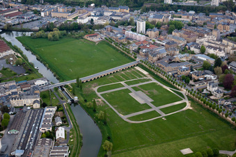 Vue aérienne de Terrain de football de La Prairie à Sedan dans le département Ardennes, France
