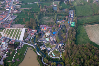 Vue aérienne de Parc d'attractions Dennlys parc à Reclinghem à Dennebrœucq dans le département Pas de Calais, France