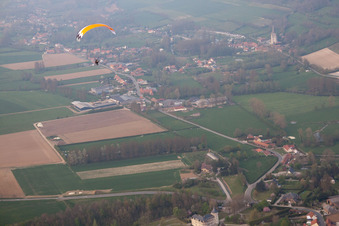 Vue aérienne de Saint-Martin-d'Hardinghem dans le département Pas de Calais, France