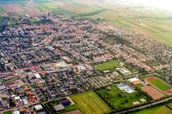 Vue aérienne de Ville du nord-est à Offenbach an der Queich dans le département Rhénanie-Palatinat, Allemagne