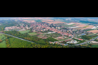 Photographie aérienne de Vue de la ville depuis le sud-est avec la sortie d'autoroute Kandel Mitte de l'A65 à Kandel dans le département Rhénanie-Palatinat, Allemagne