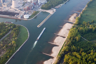 Vue aérienne de Entrée du port à le quartier Daxlanden in Karlsruhe dans le département Bade-Wurtemberg, Allemagne