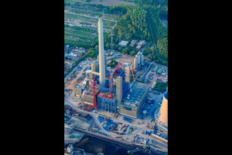 Chantier de construction pour l'extension de la centrale à vapeur du port du Rhin Karlsruhe d'EnBW Energie Baden-Württemberg AG à le quartier Daxlanden in Karlsruhe dans le département Bade-Wurtemberg, Allemagne hors des airs