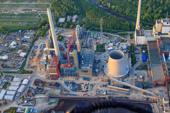 Vue d'oiseau de Chantier de construction pour l'extension de la centrale à vapeur du port du Rhin Karlsruhe d'EnBW Energie Baden-Württemberg AG à le quartier Daxlanden in Karlsruhe dans le département Bade-Wurtemberg, Allemagne