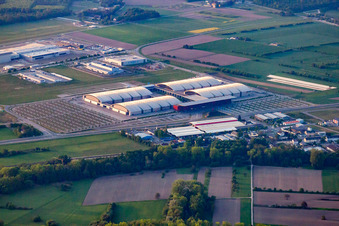 Vue aérienne de Nouveau salon professionnel à le quartier Forchheim in Rheinstetten dans le département Bade-Wurtemberg, Allemagne