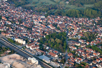 Vue aérienne de Vieux cimetière à Durmersheim dans le département Bade-Wurtemberg, Allemagne