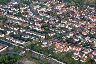 Vue aérienne de Rue Rastatt à Durmersheim dans le département Bade-Wurtemberg, Allemagne