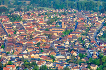 Vue aérienne de Église catholique de la Sainte-Croix à Bietigheim dans le département Bade-Wurtemberg, Allemagne