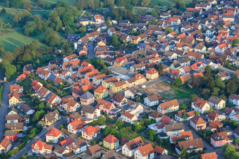 Vue aérienne de Rue Rastatt à Ötigheim dans le département Bade-Wurtemberg, Allemagne