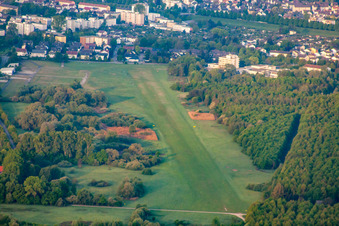 Vue aérienne de Aérodrome de vol à voile depuis le nord à Rastatt dans le département Bade-Wurtemberg, Allemagne