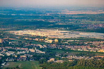 Vue aérienne de Daimler du nord-est à le quartier Rheinau in Rastatt dans le département Bade-Wurtemberg, Allemagne