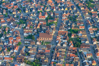 Photographie aérienne de Église catholique « Saint-Michel » à Ötigheim dans le département Bade-Wurtemberg, Allemagne
