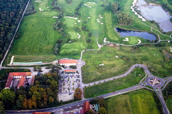 Vue aérienne de Zone de terrain de golf Domaine de golf Dreihof à le quartier Dreihof in Essingen dans le département Rhénanie-Palatinat, Allemagne