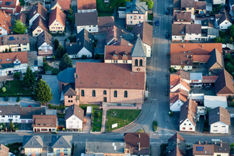 Vue aérienne de Bâtiment de l'église à Ötigheim dans le département Bade-Wurtemberg, Allemagne