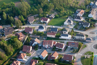 Mothern dans le département Bas Rhin, France du point de vue du drone