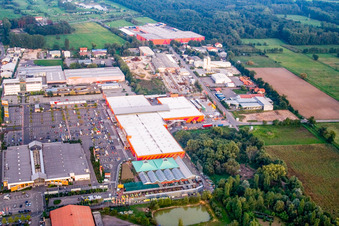 Vue aérienne de Zone industrielle Bornheim avec Hornbach à le quartier Dreihof in Bornheim dans le département Rhénanie-Palatinat, Allemagne