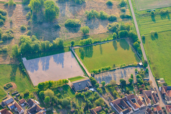 Vue aérienne de Terrains de sport de SV 1950 Büchelberg eV à le quartier Büchelberg in Wörth am Rhein dans le département Rhénanie-Palatinat, Allemagne