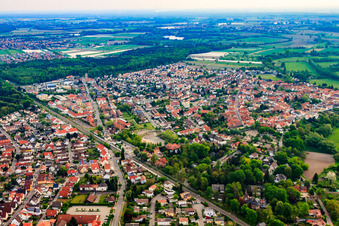 Vue aérienne de Ligne ferroviaire sur Kapellenweg à Jockgrim dans le département Rhénanie-Palatinat, Allemagne