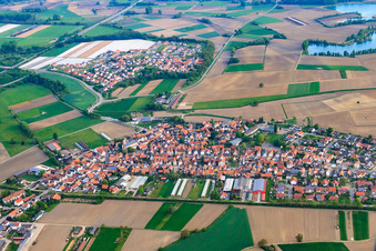 Vue aérienne de Vue du village depuis le sud à Neupotz dans le département Rhénanie-Palatinat, Allemagne