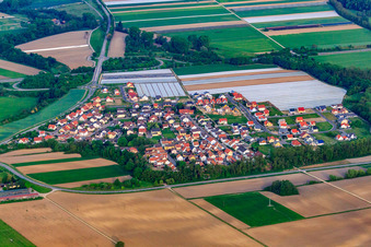 Vue aérienne de Vue du village depuis le sud-est à le quartier Hardtwald in Neupotz dans le département Rhénanie-Palatinat, Allemagne