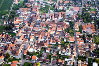 Vue aérienne de Du nord à le quartier Nußdorf in Landau in der Pfalz dans le département Rhénanie-Palatinat, Allemagne