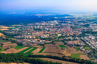 Vue aérienne de Vue de la ville depuis le sud à Speyer dans le département Rhénanie-Palatinat, Allemagne