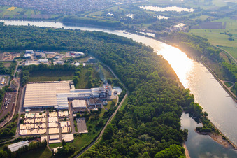 Vue aérienne de Saint-Gobain Isover G+H AG dans la zone industrielle à Speyer dans le département Rhénanie-Palatinat, Allemagne