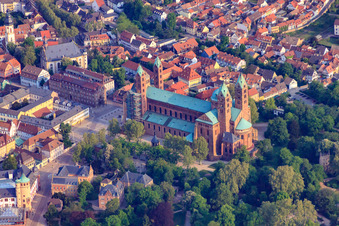 Cathédrale à Speyer à Speyer dans le département Rhénanie-Palatinat, Allemagne depuis l'avion
